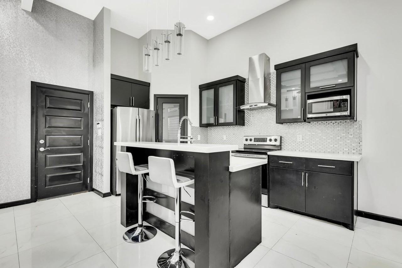 711 S 16th St - Photo 3 of 17