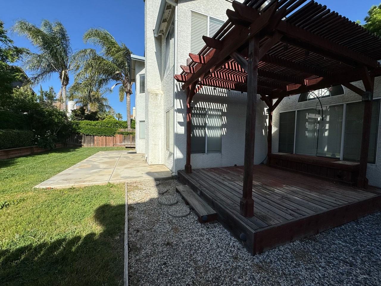 1820 Bayberry Ln - Photo 2 of 15