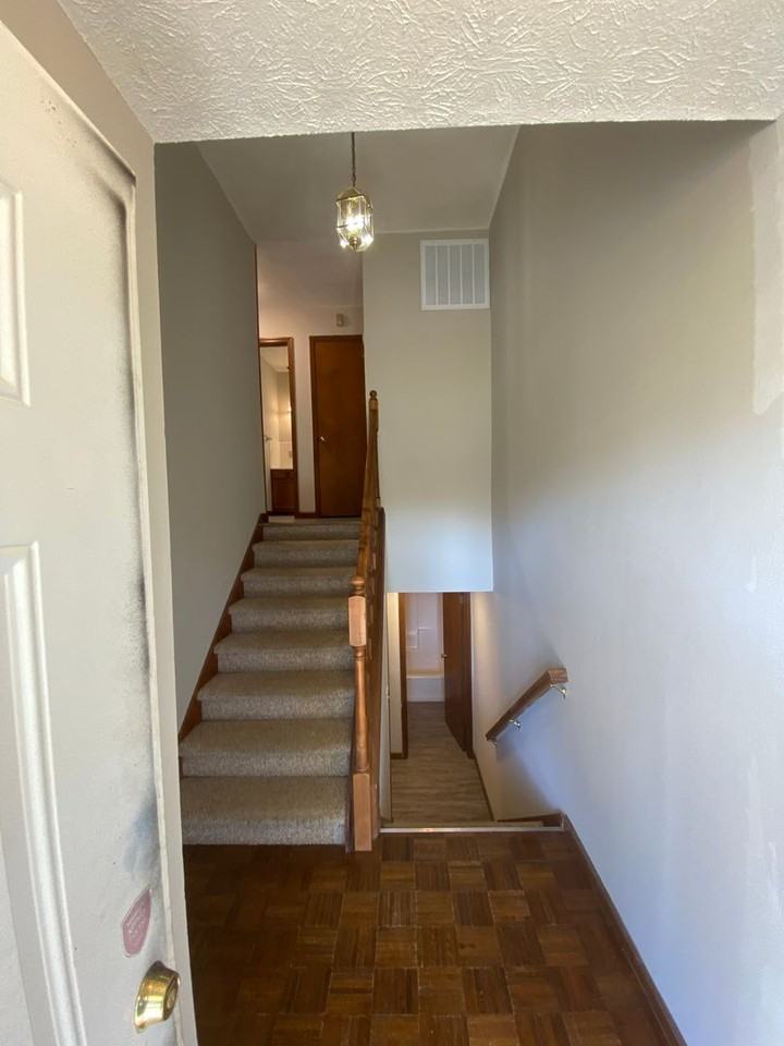 906 Flanders Ln - Photo 2 of 22