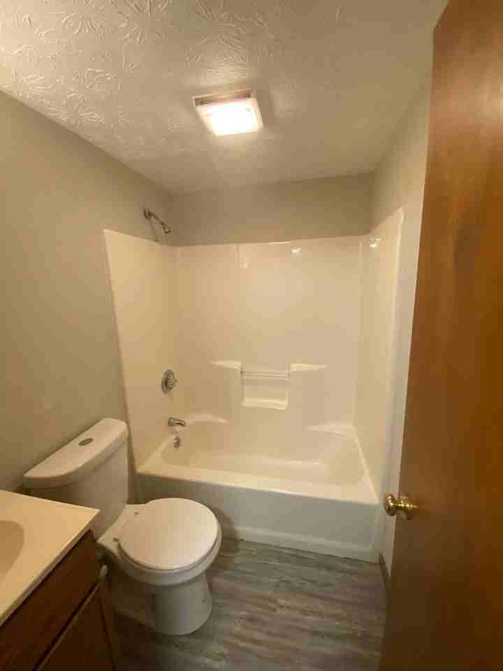 906 Flanders Ln - Photo 3 of 22