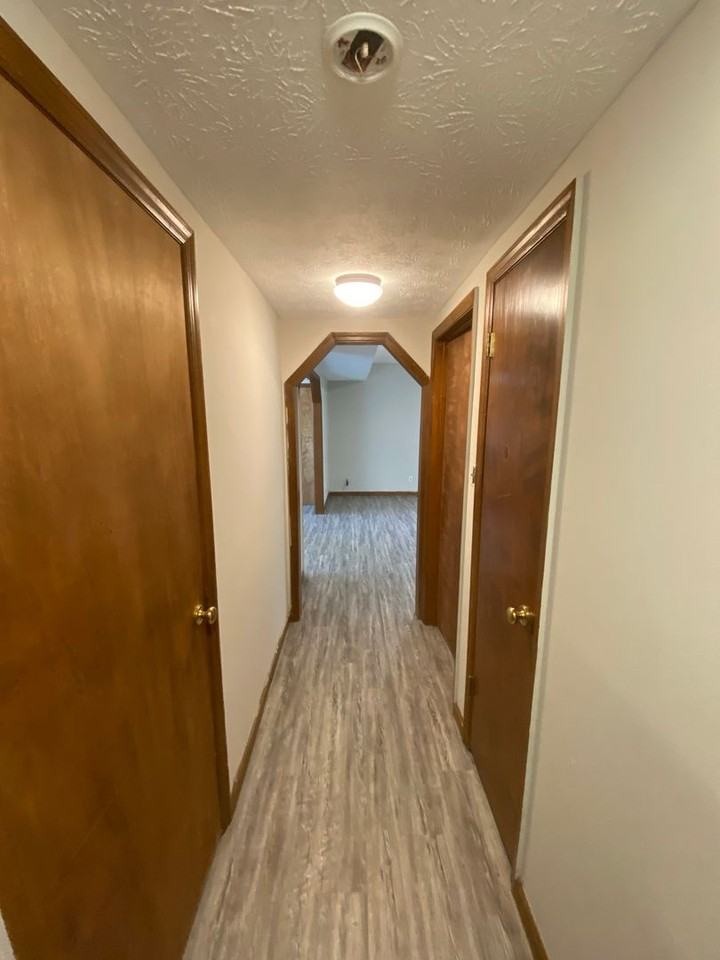 906 Flanders Ln - Photo 4 of 22