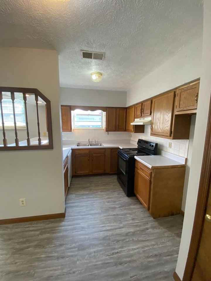 906 Flanders Ln - Photo 7 of 22