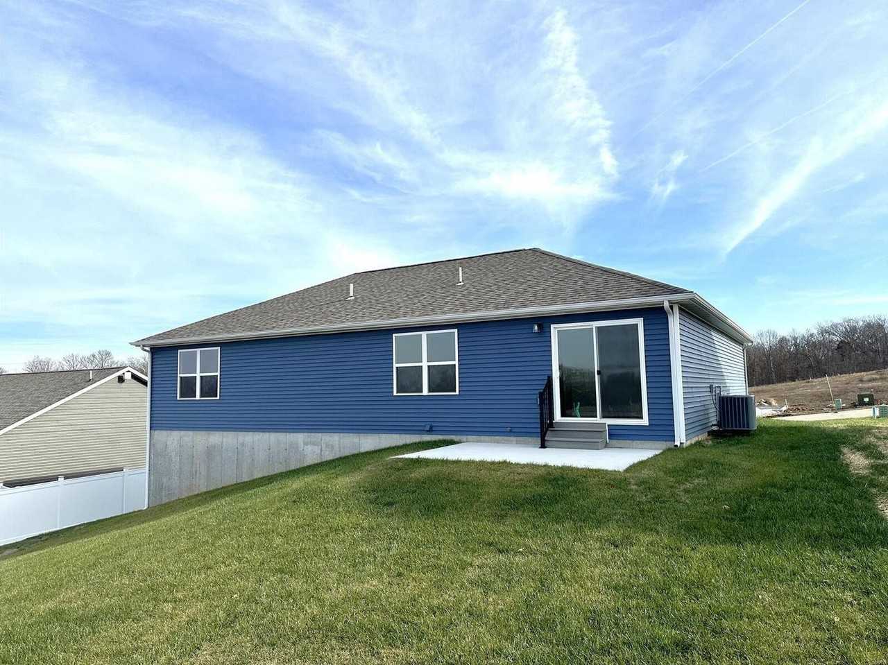 305 Park Place Dr - Photo 2 of 21