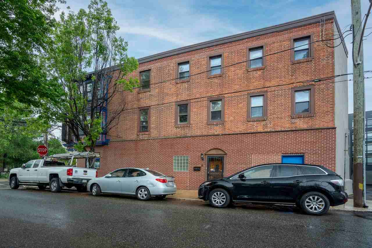 322 Poplar St - Photo 2 of 39