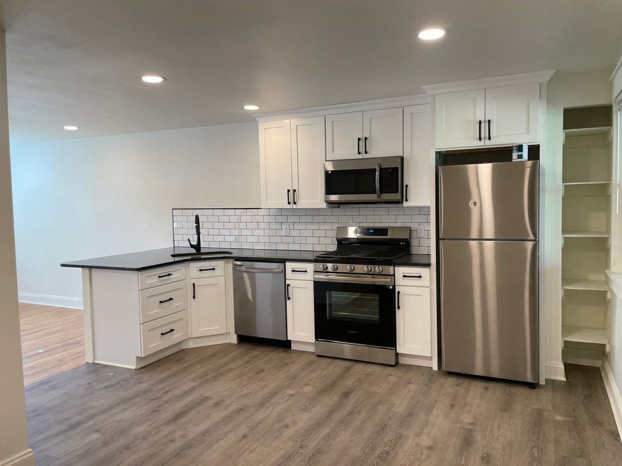 714 Stevens Ave - Photo 2 of 18