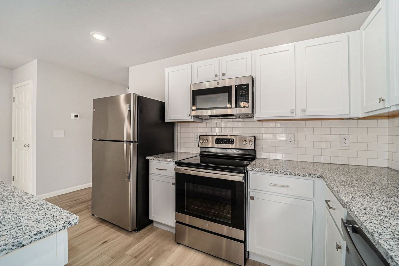 2333 Richardson Ct - Photo 2 of 22