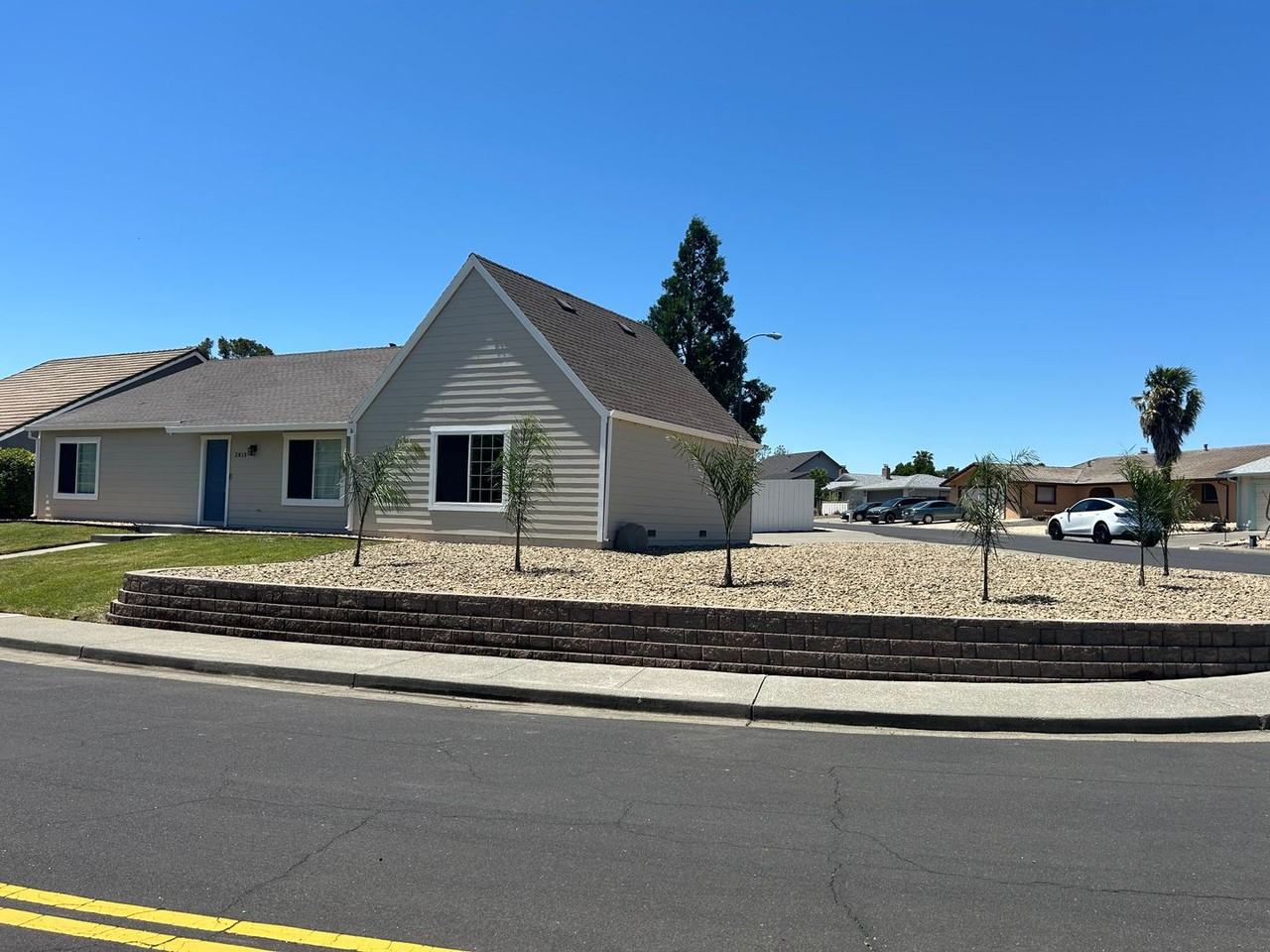 2813 Vista Palomar - Photo 2 of 23