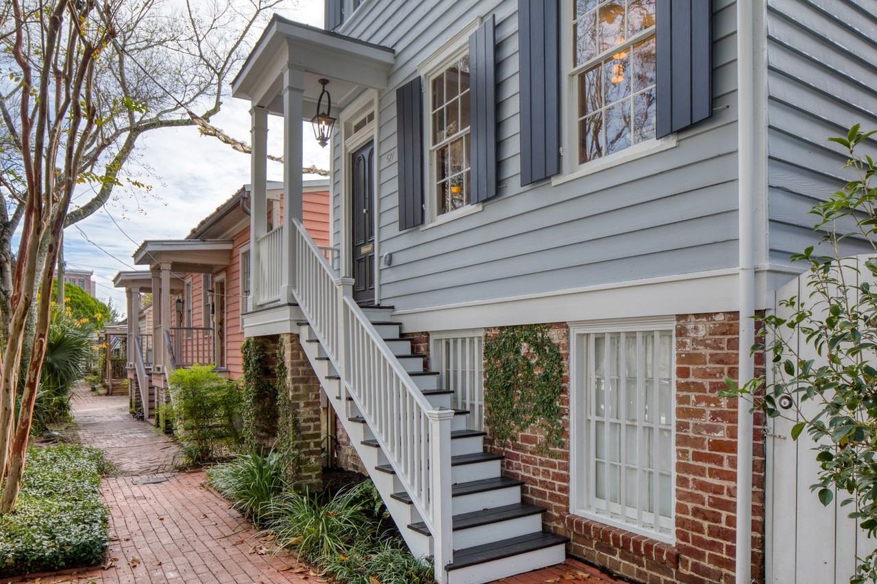 2 Bedroom Rental in Savannah Historic District - Photo 2 of 30