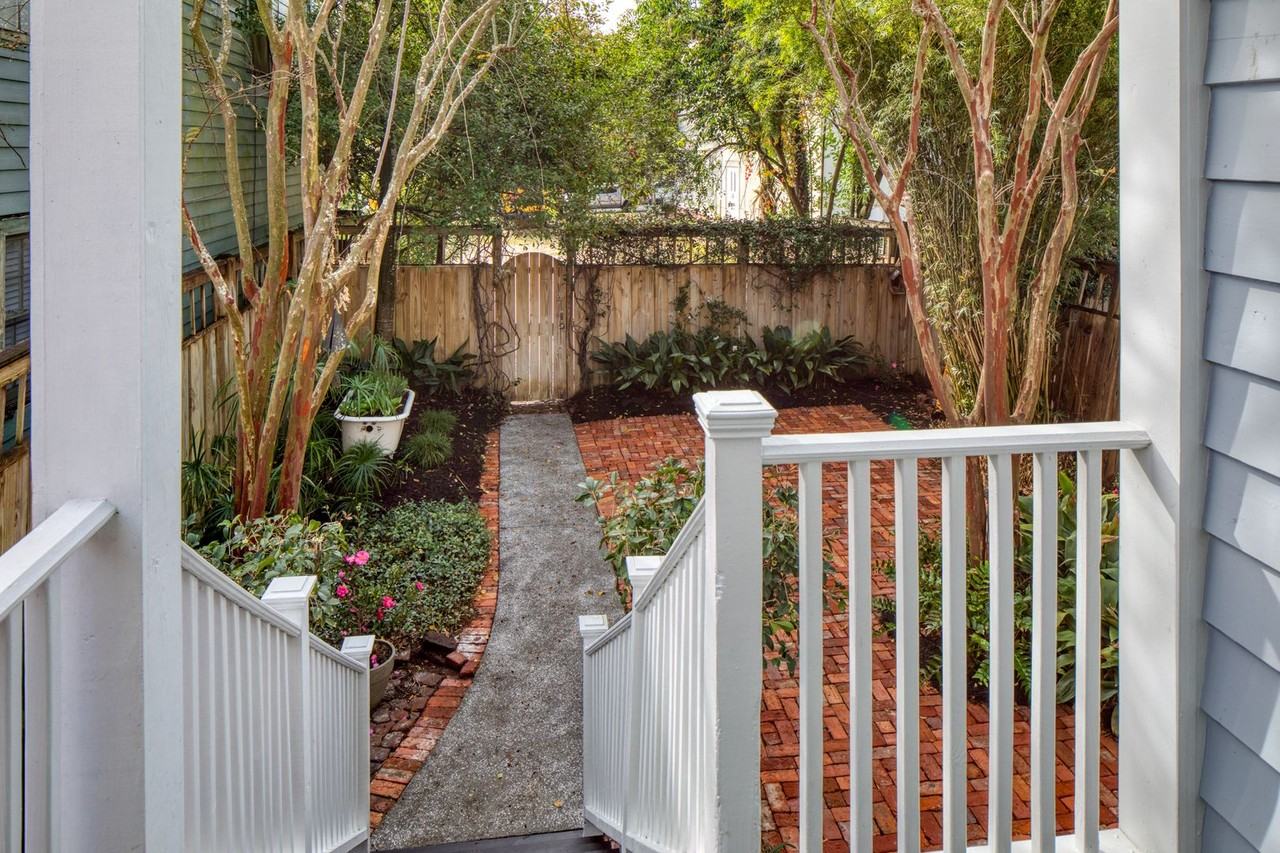2 Bedroom Rental in Savannah Historic District - Photo 3 of 30
