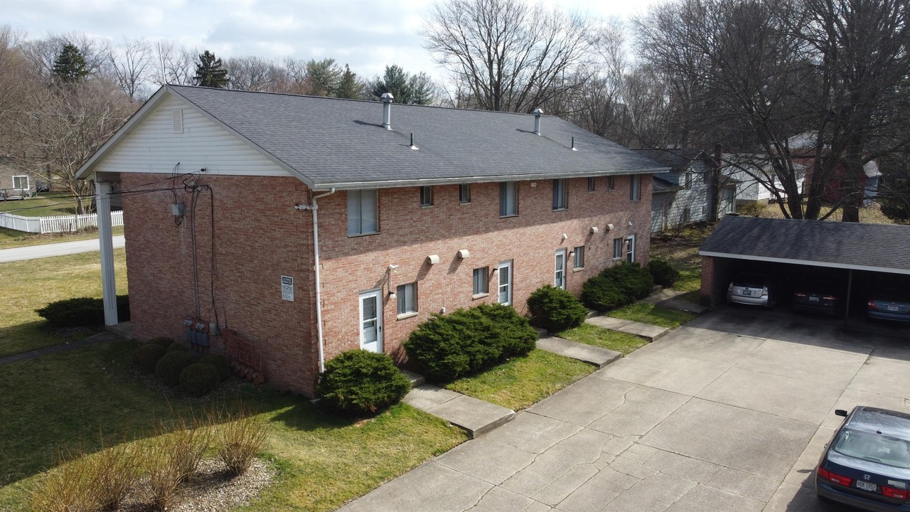 460 Laurel Dr #L460 - Photo 2 of 9