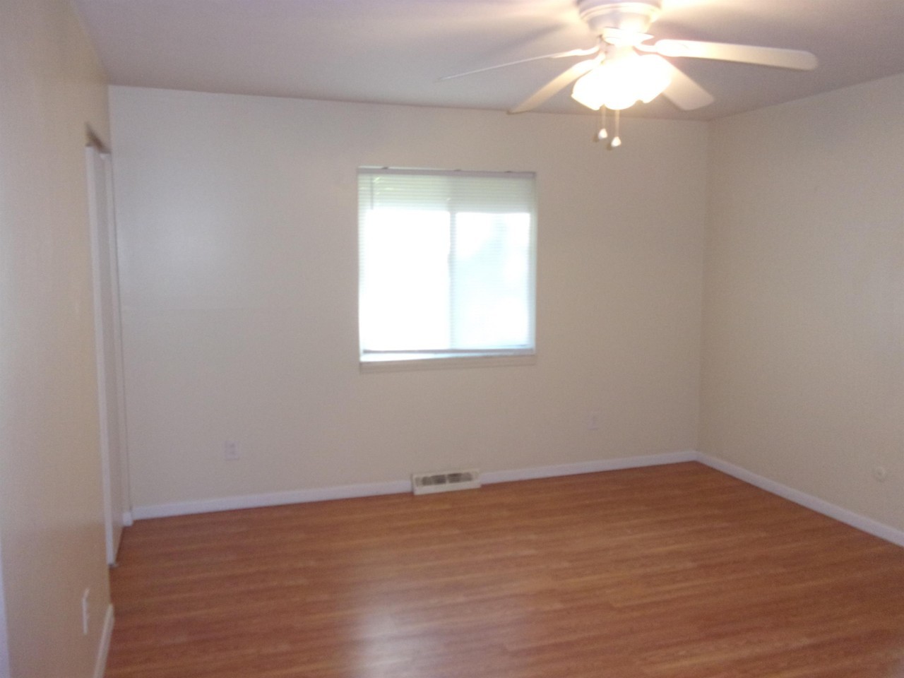 460 Laurel Dr #L460 - Photo 6 of 9