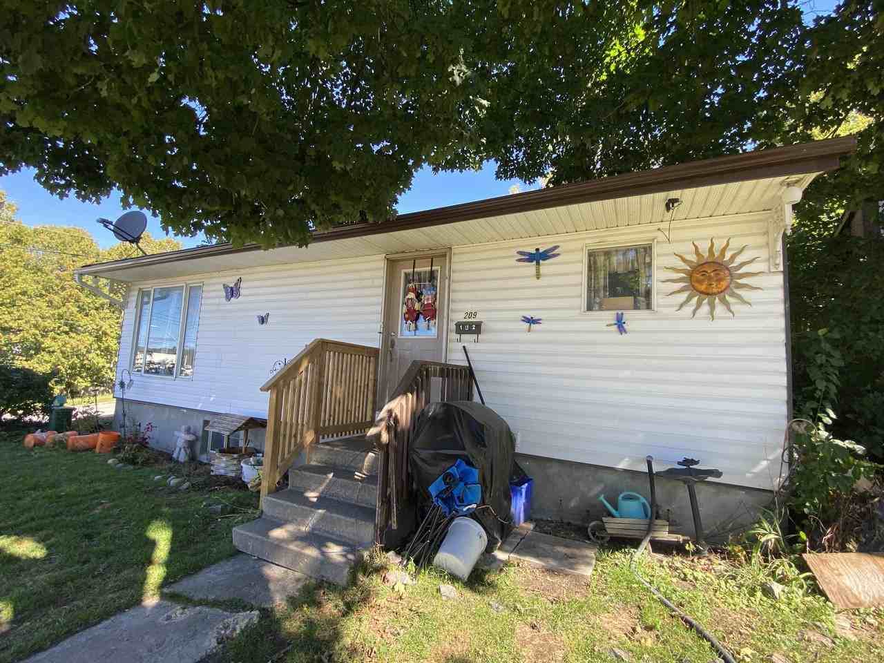 209 1-209 Queen St #1 - Photo 2 of 7