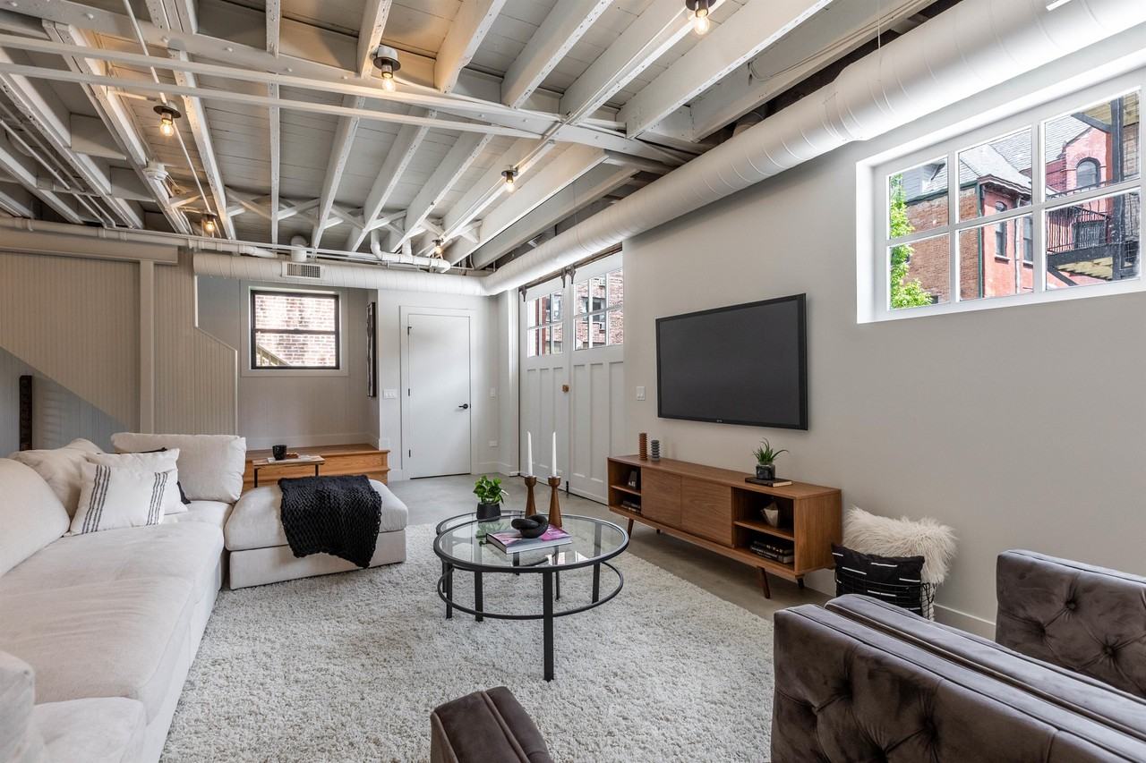 Kedzie Lodge - The Coach House #CH - Photo 2 of 31