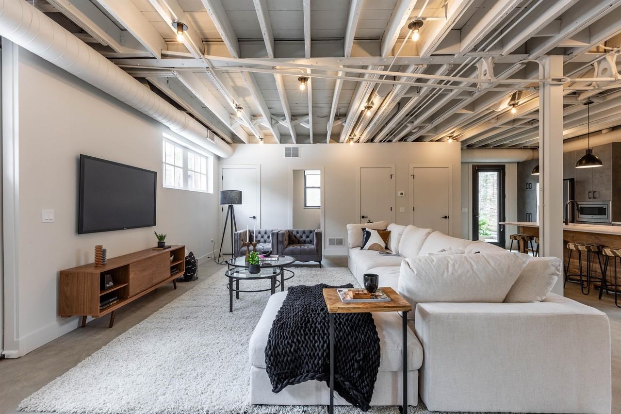 Kedzie Lodge - The Coach House #CH - Photo 3 of 31