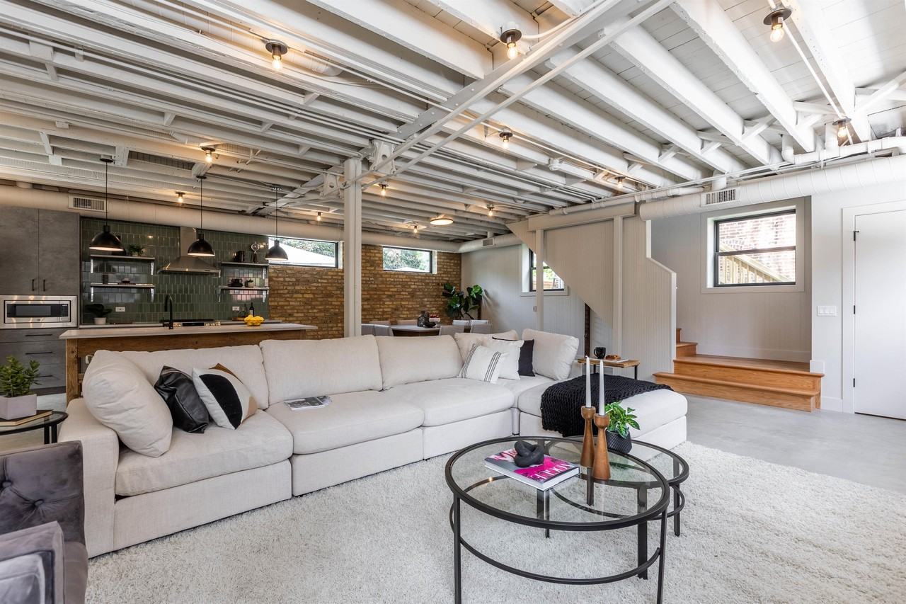 Kedzie Lodge - The Coach House #CH - Photo 6 of 31