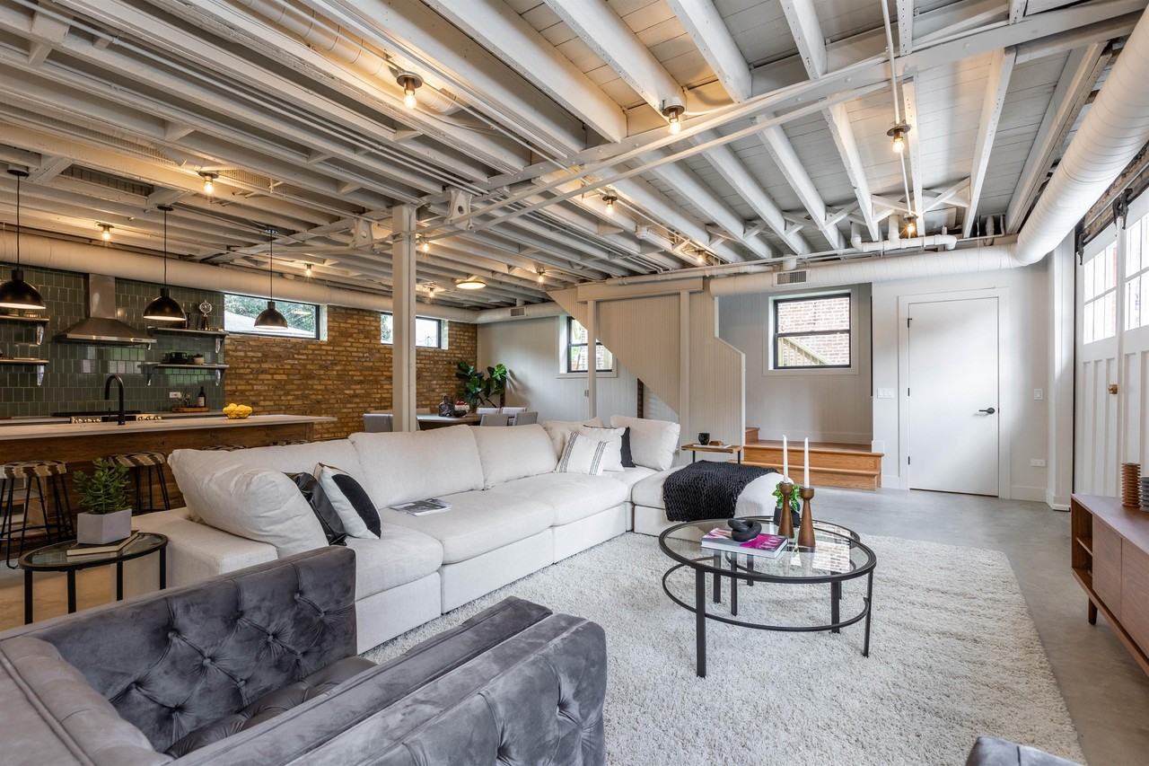 Kedzie Lodge - The Coach House #CH - Photo 7 of 31