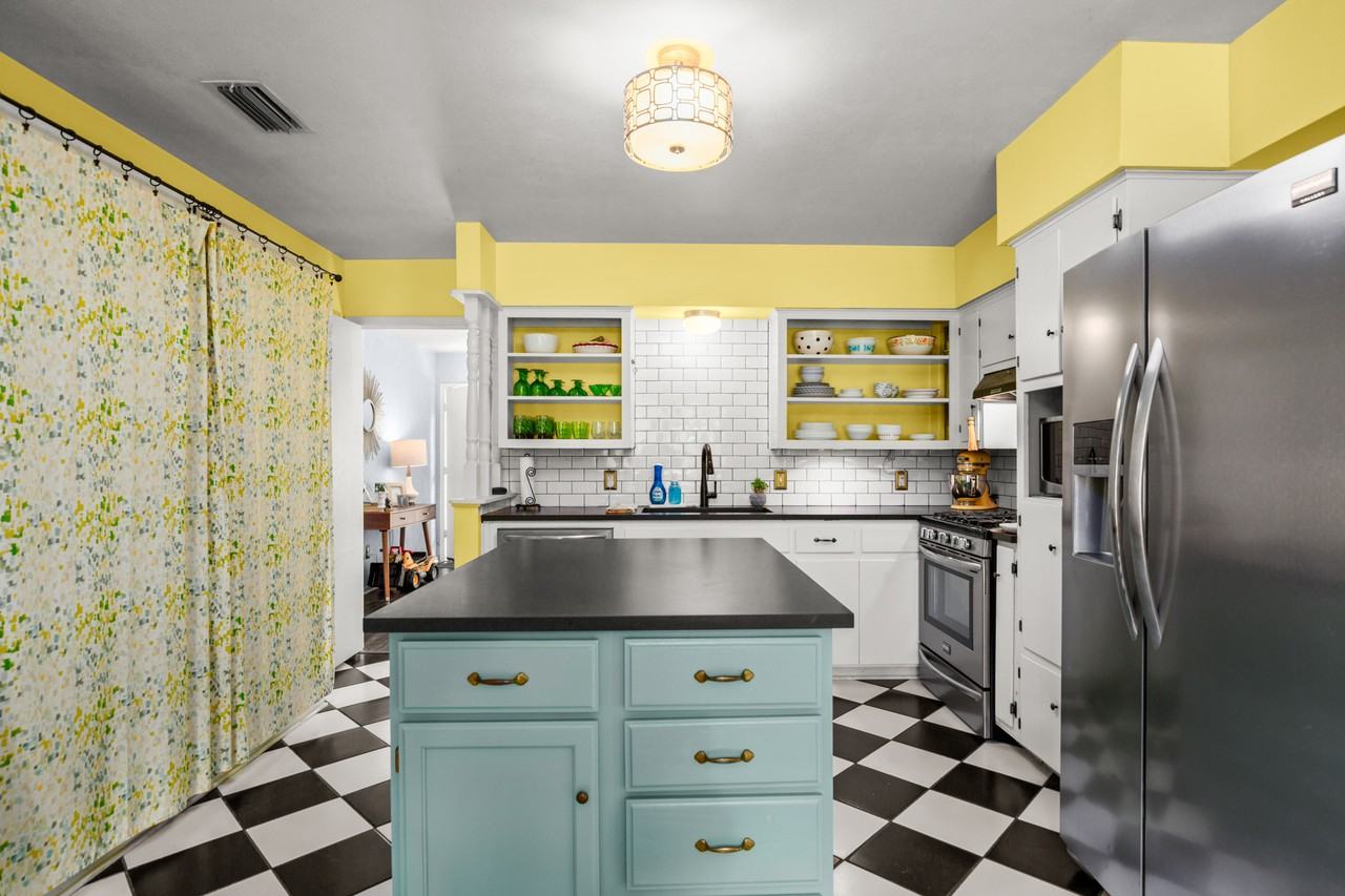 408 Ramble Ln - Photo 3 of 27