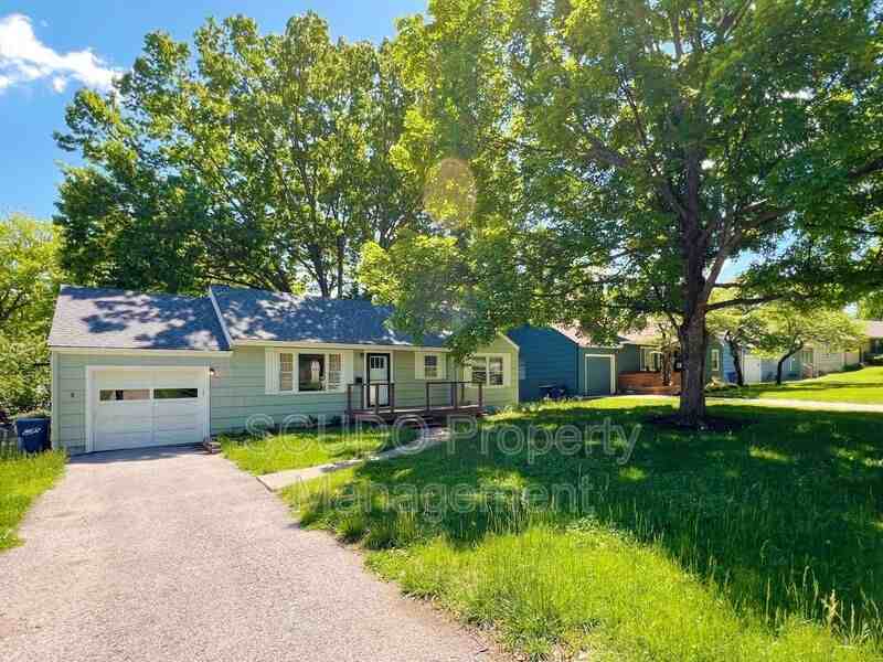 5717 Beverly Ave - Photo 2 of 17