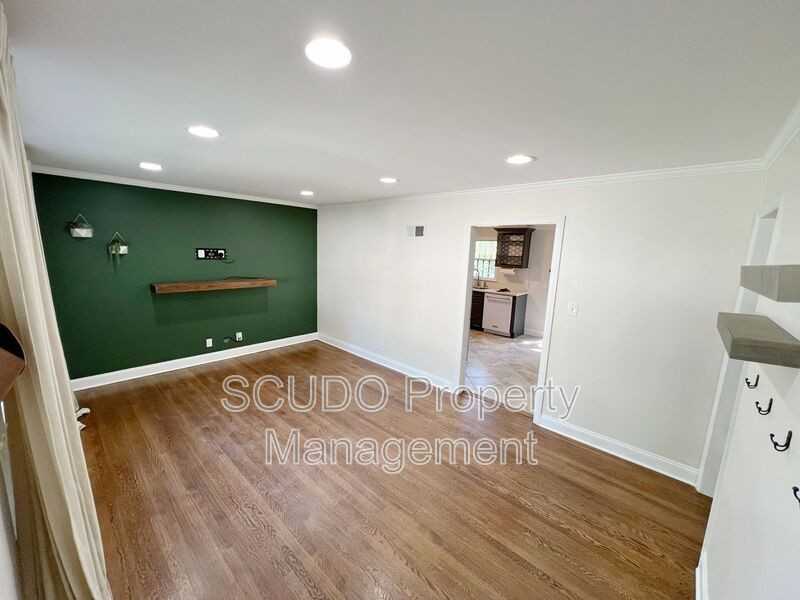 5717 Beverly Ave - Photo 3 of 17