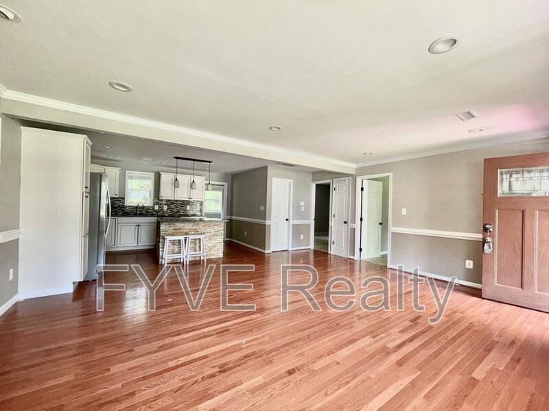 26 Breezy Hill Dr - Photo 2 of 14