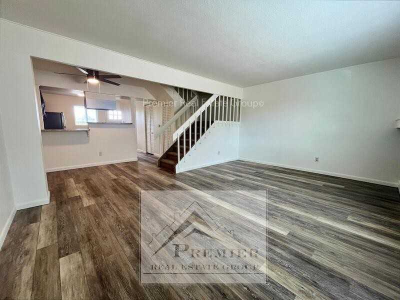 2433 Cherokee Park Pl - Photo 2 of 10