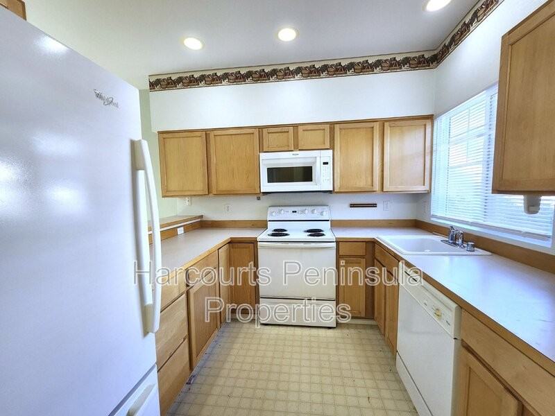 1598 Seasons Ln Nw - Photo 3 of 26