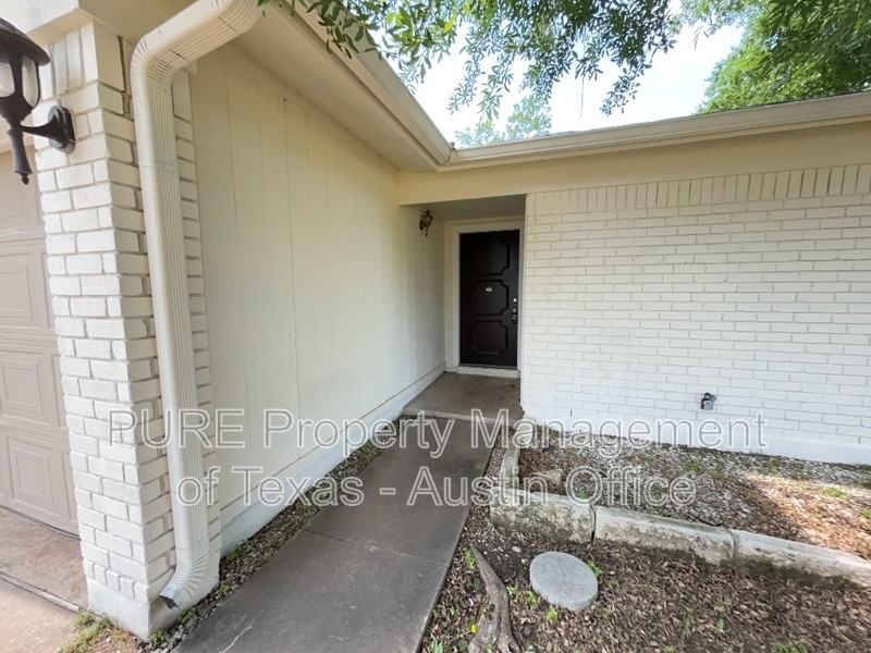 1403 Wroxton Way - Photo 2 of 18