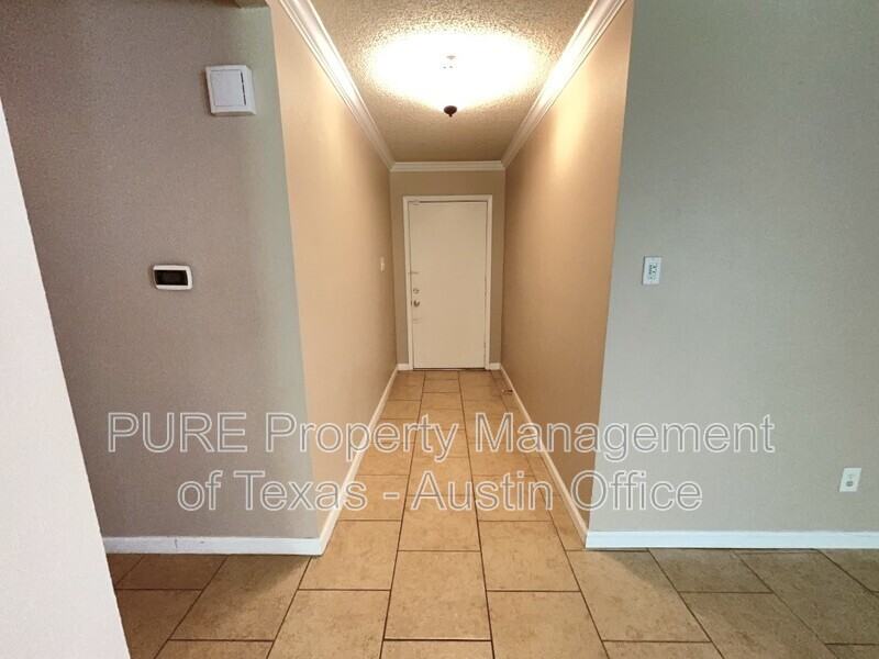 1403 Wroxton Way - Photo 3 of 18