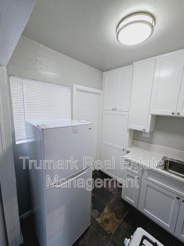 429 W Garfield Ave #C - Photo 3 of 12