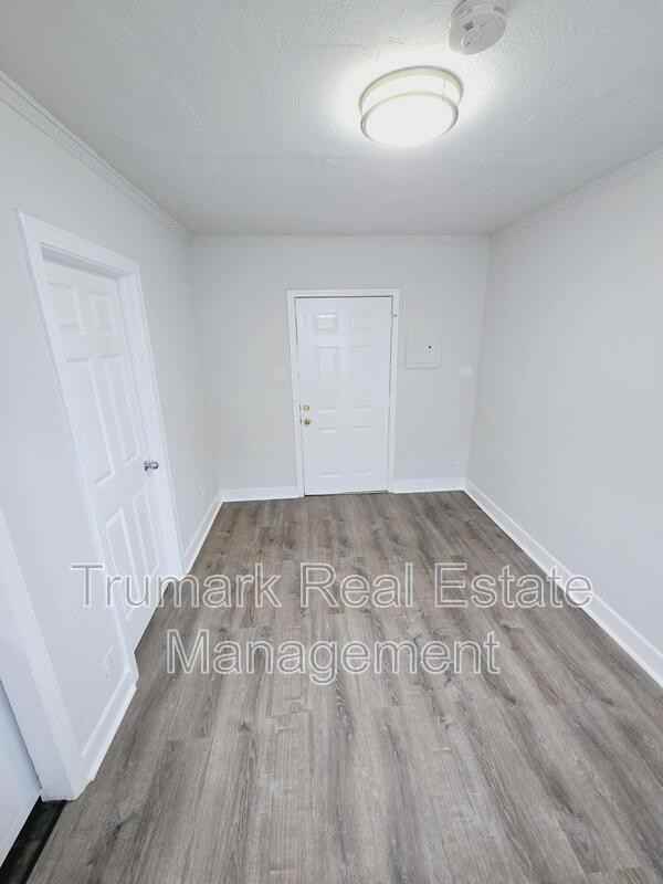 429 W Garfield Ave #C - Photo 7 of 12