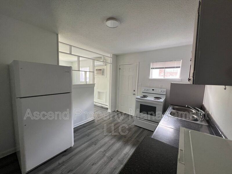 1206 Sholar Ave #B - Photo 3 of 8