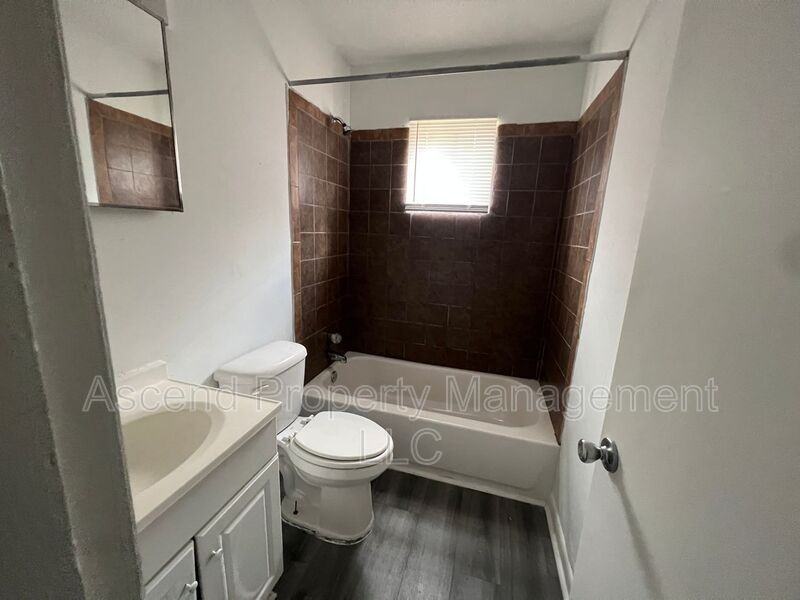 1206 Sholar Ave #B - Photo 4 of 8