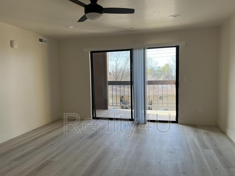2244 N Canyon Rd - Photo 4 of 15