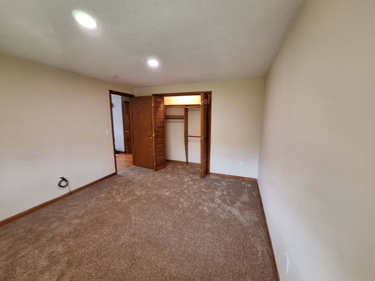 46 Glenn St #1 - Photo 3 of 8