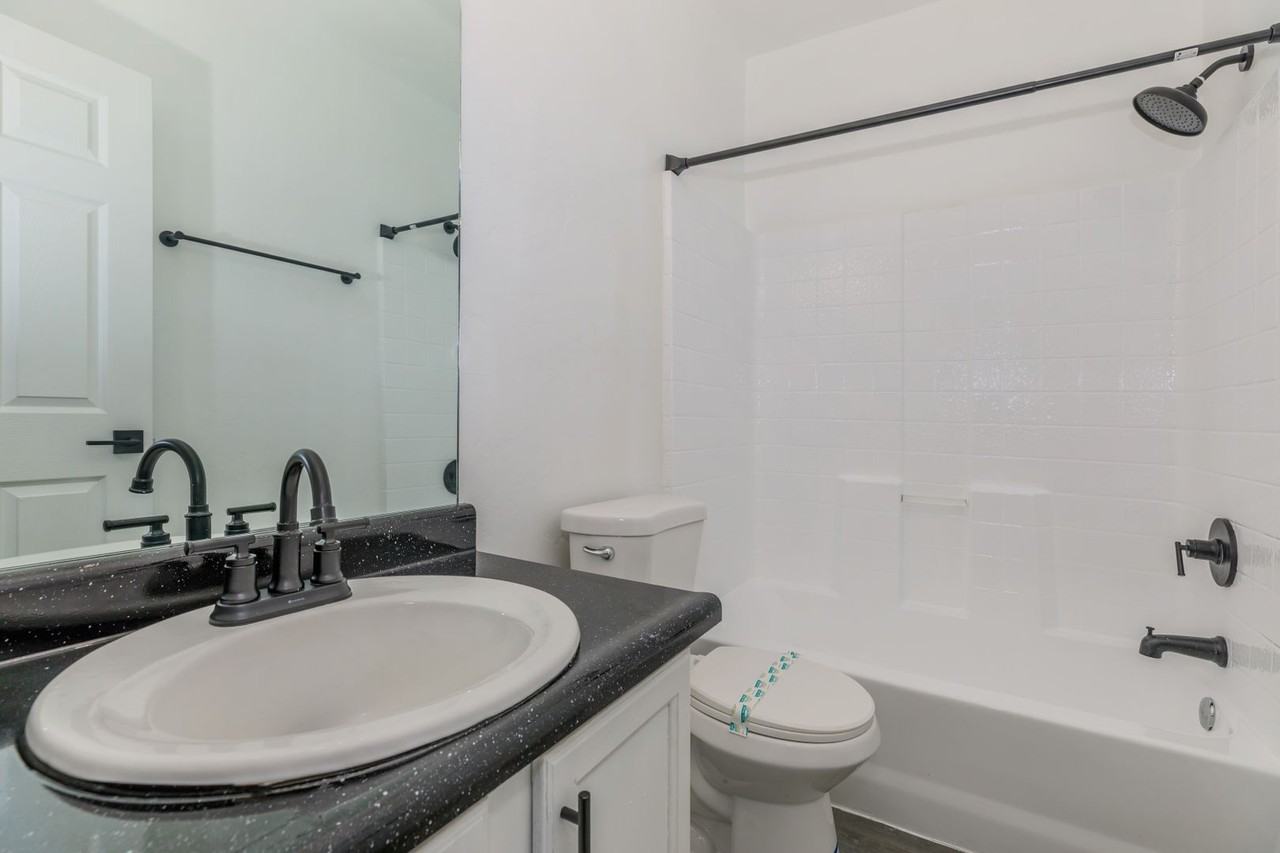 Vertical East Apartments *All Units Remodeled* - Photo 5 of 20