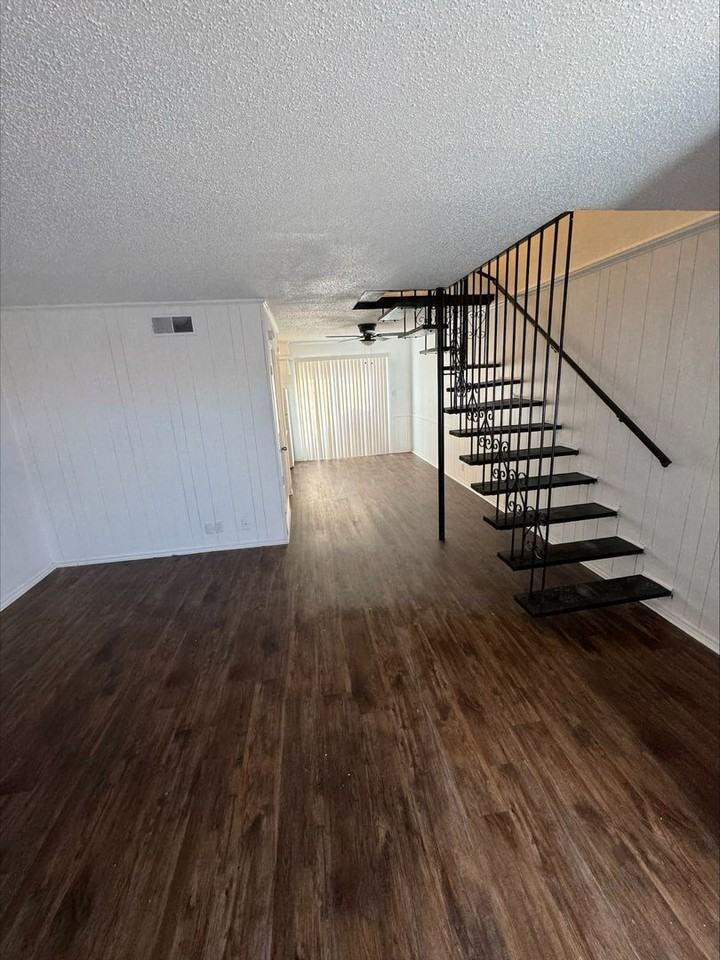 Oakwood Apartments - Photo 2 of 7