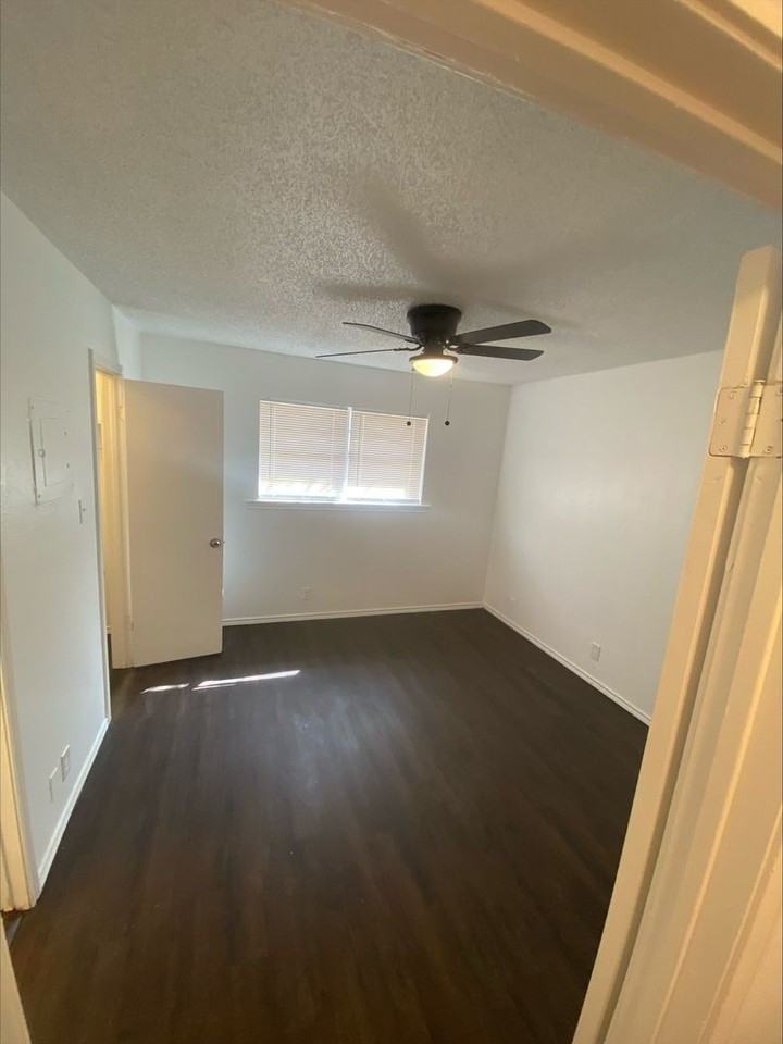 Oakwood Apartments - Photo 3 of 7