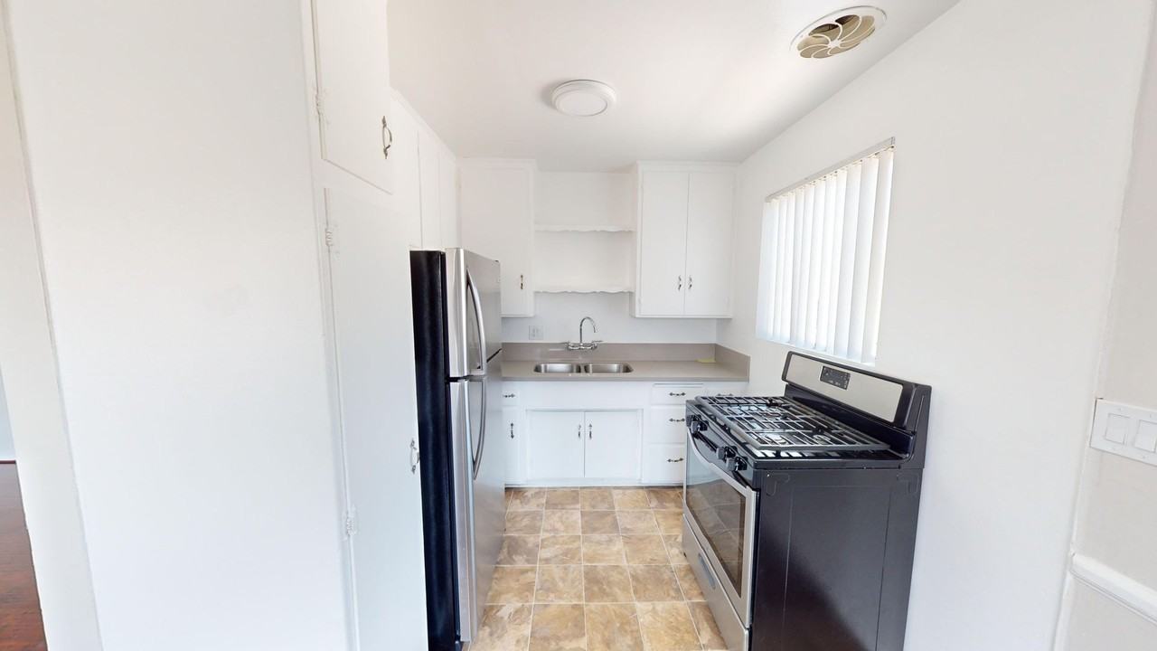 1042 Stanley - Photo 6 of 16