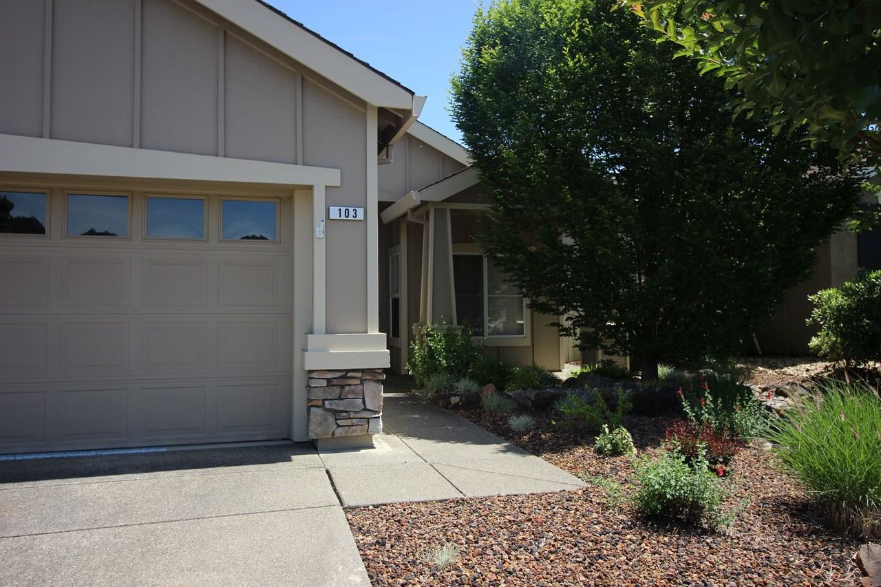 103 Clover Springs Dr - Photo 2 of 26
