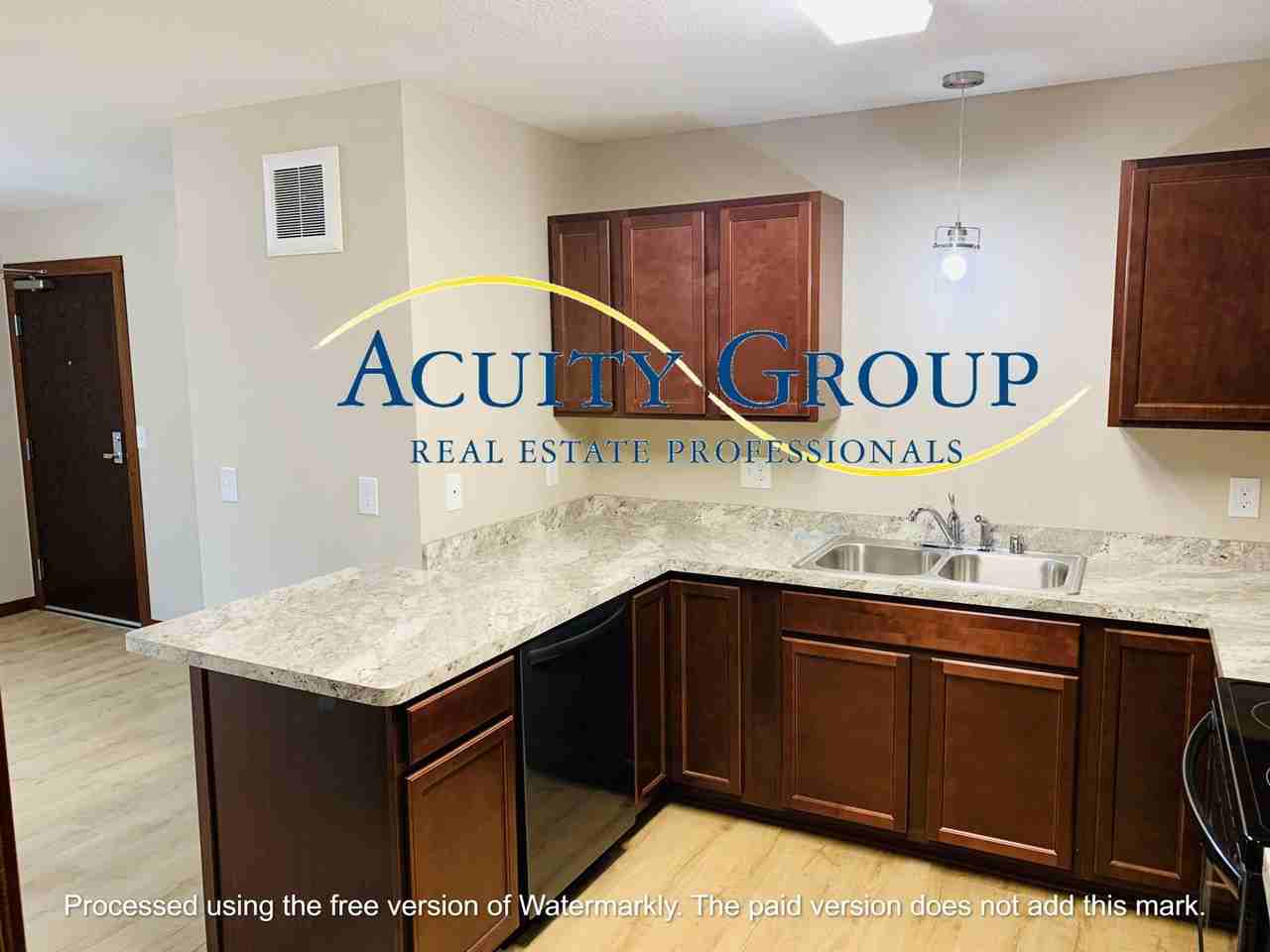 Hailey's Apartments - Photo 3 of 9