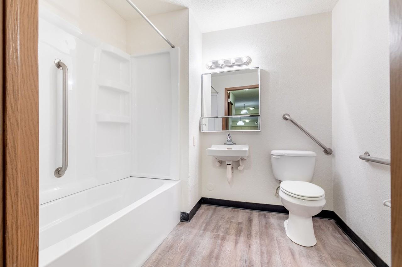 Clearwater River Apartments - Photo 4 of 20