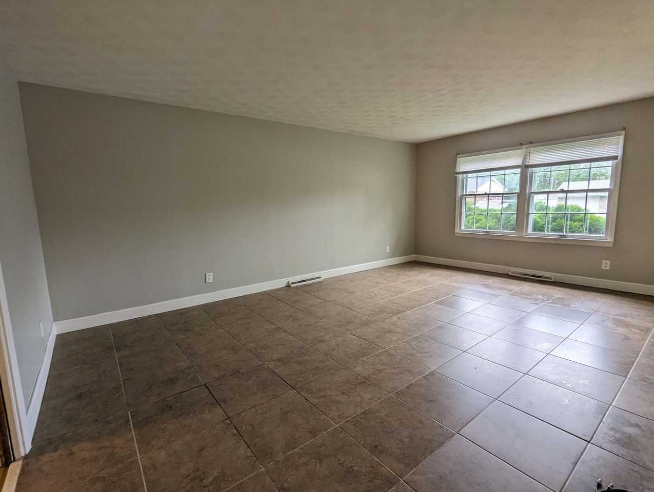 512 Smith Ave - Photo 3 of 29