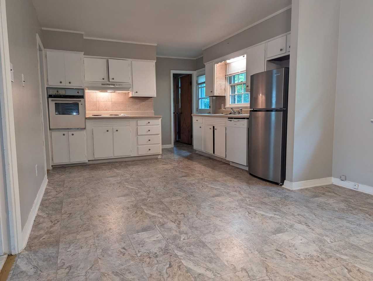 512 Smith Ave - Photo 6 of 29