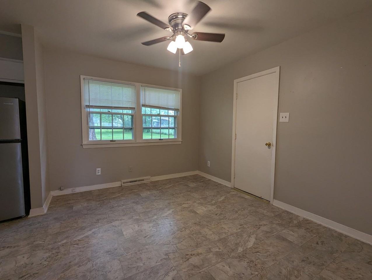 512 Smith Ave - Photo 7 of 29