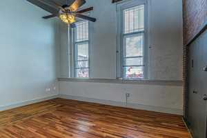 featured image of 215 Nash St E