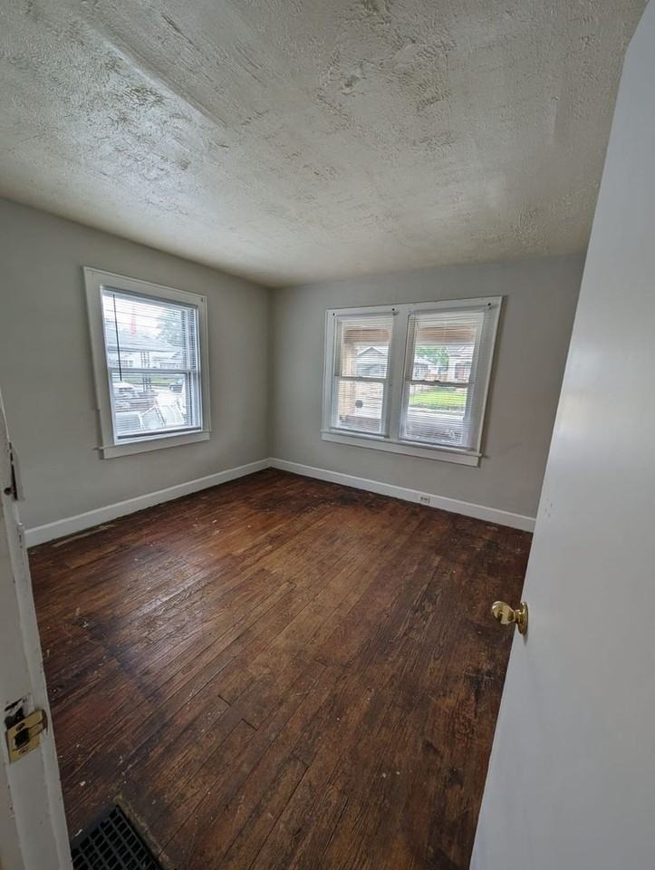 330 S Rural St - Photo 5 of 8