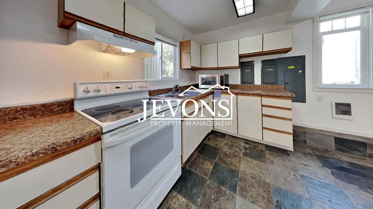 6617 S Monroe St - Photo 6 of 50