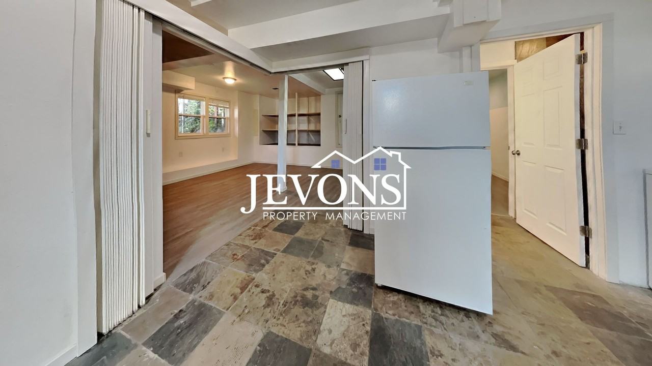 6617 S Monroe St #B - Photo 5 of 26