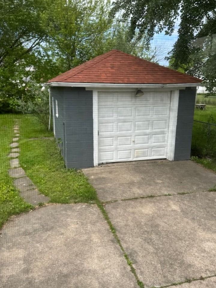 922 W 19th St - Photo 4 of 43