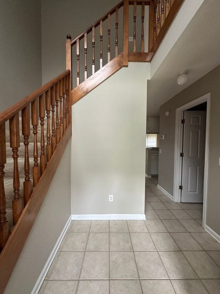 206 Foxchase Ln - Photo 2 of 24